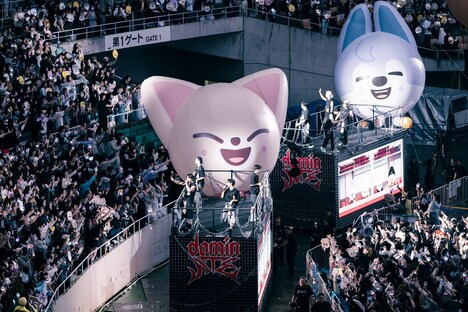「Stray Kids World Tour ＜dominATE JAPAN＞」エコパスタジアム公演の様子。（撮影：田中聖太郎）