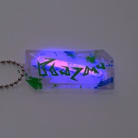 米津玄師「Plazma / BOW AND ARROW」特典サイリウムチャームのデザイン。