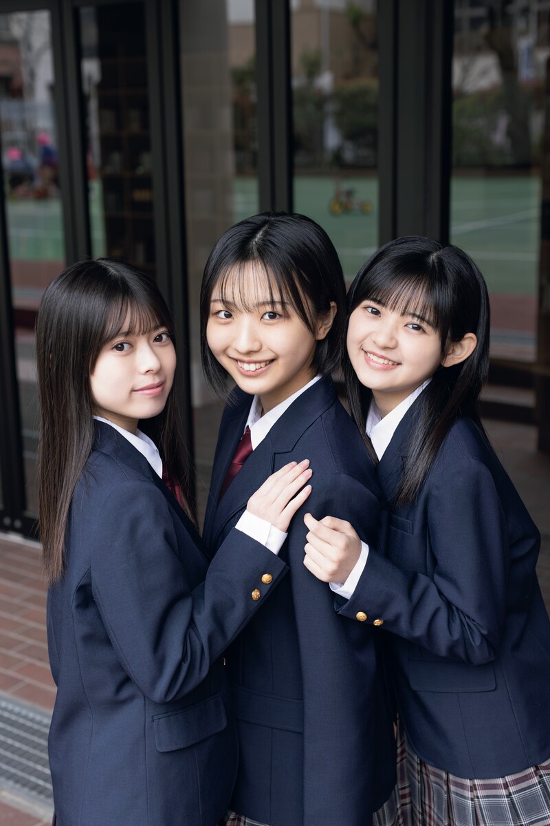 左から上村麗菜（ロージークロニクル）、弓桁朱琴（モーニング娘。’25）、石井泉羽（つばきファクトリー）。