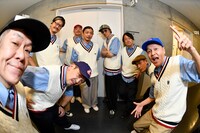 スチャダラパーと仲間たち。（撮影：三浦憲治）