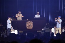 STUTSをゲストに迎えたスチャダラパー。（撮影：三浦憲治）