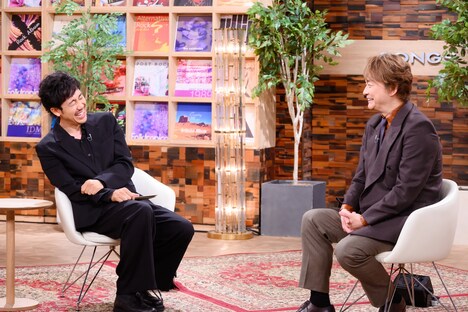 左から大泉洋、香取慎吾。（写真提供：NHK）