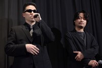 左からACE COOL、鈴木竜也。