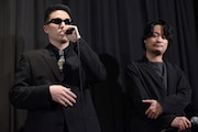 左からACE COOL、鈴木竜也。