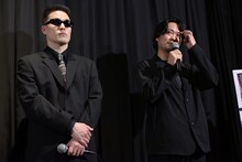 左からACE COOL、鈴木竜也。