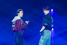 ZEROBASEONEのマシューとゴヌク。 ©CJ ENM Co., Ltd, All Rights Reserved