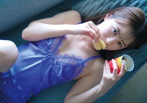 生田衣梨奈「présent」より。