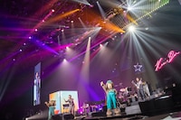 「POP STAR」のパフォーマンスの様子。（撮影：柴田恵理）