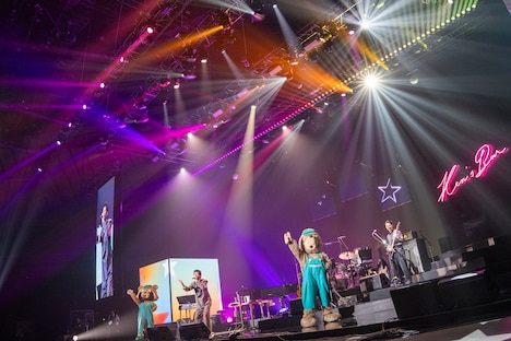 「POP STAR」のパフォーマンスの様子。(撮影:柴田恵理)