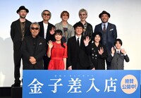 映画「金子差入店」公開記念舞台挨拶の様子。