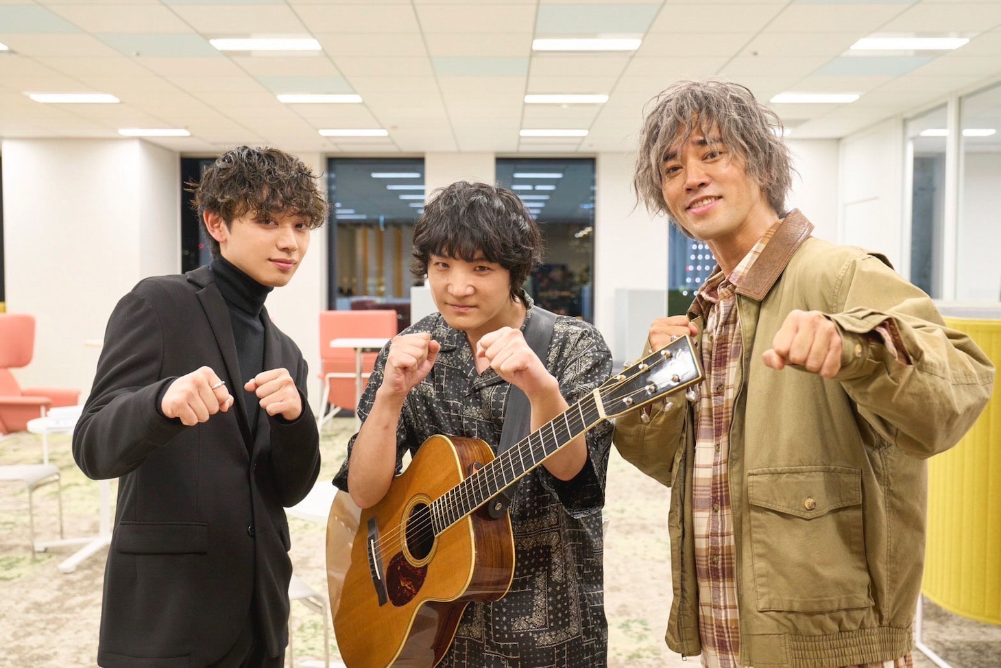 左から宮世琉弥、石崎ひゅーい、桐谷健太。