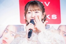先輩・高城れにへの思いを涙ながらに語る小泉遥香（超ときめき♡宣伝部）。