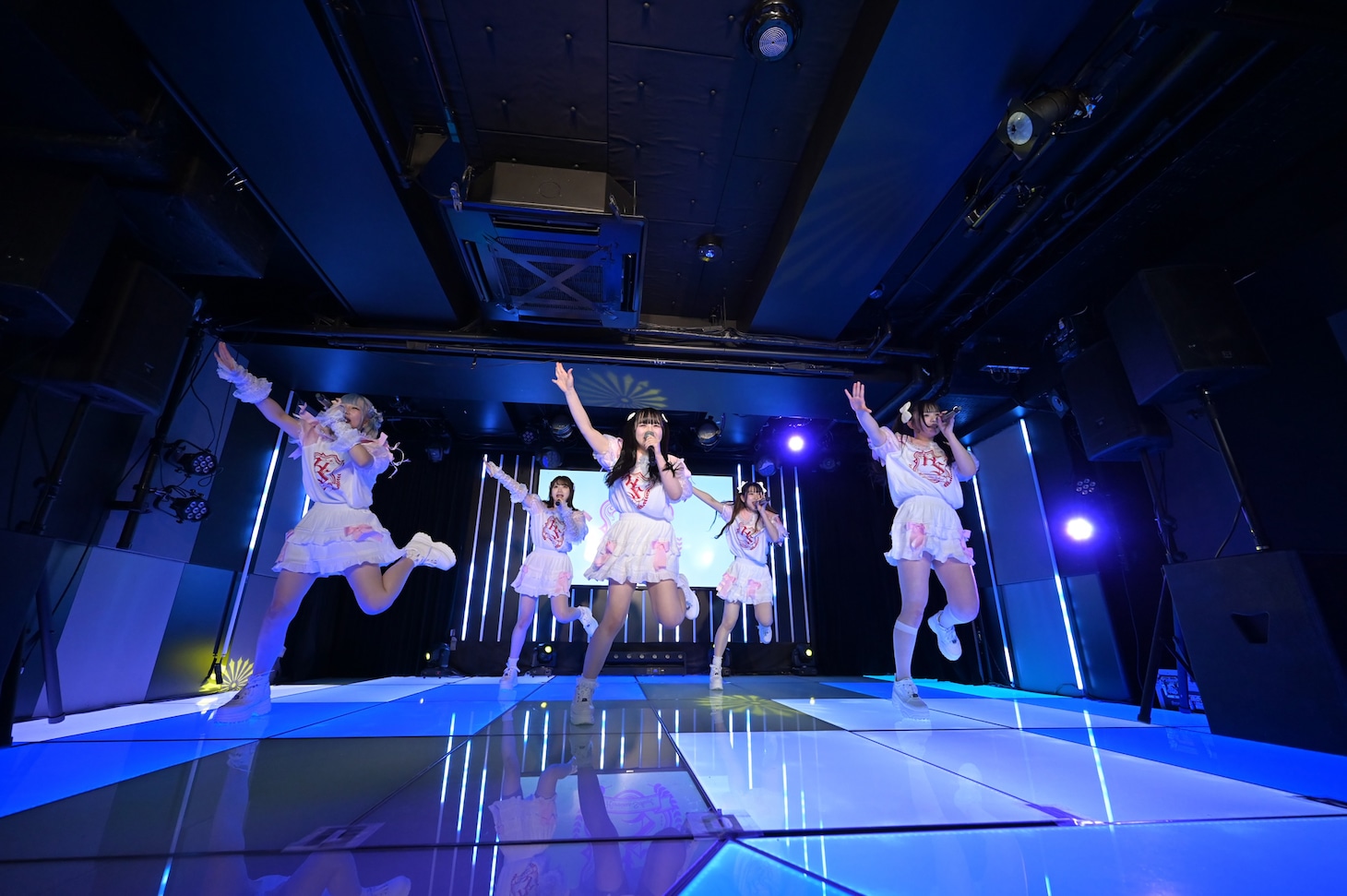「HEROINES SCHOOL」スクール生によるライブの様子。