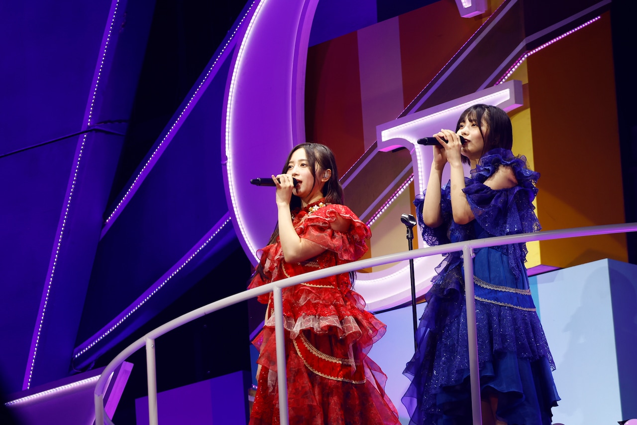 井上和と中西アルノ。（撮影：鈴木健太［KENTA Inc.］） - 乃木坂46が