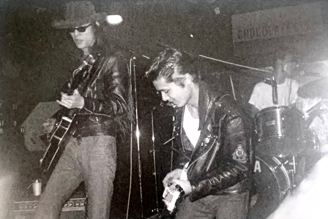 ガレージインストバンド時代のGREAT3。左から高桑圭（B）、山岸ケン（G）、白根賢一（Dr）。（提供：高桑圭）