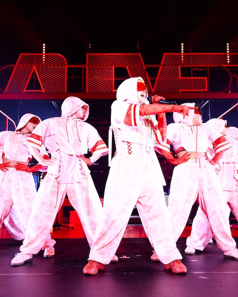 「AI 25th best tour ←ALIVE→」の様子。（Photo by Tatsuya Kawasaki）