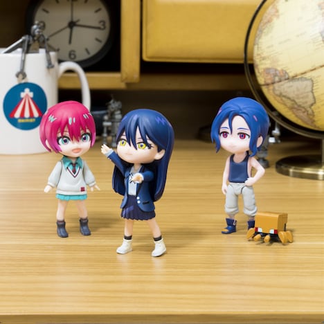 「Plazma」に合わせて踊るアマテ・ユズリハ、ニャアン、シュウジのフィギュア。