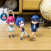 「Plazma」に合わせて踊るアマテ・ユズリハ、ニャアン、シュウジのフィギュア。