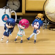 「Plazma」に合わせて踊るアマテ・ユズリハ、ニャアン、シュウジのフィギュア。