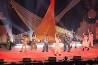 Kanadevia Hallに現れた野鳥の群れ。