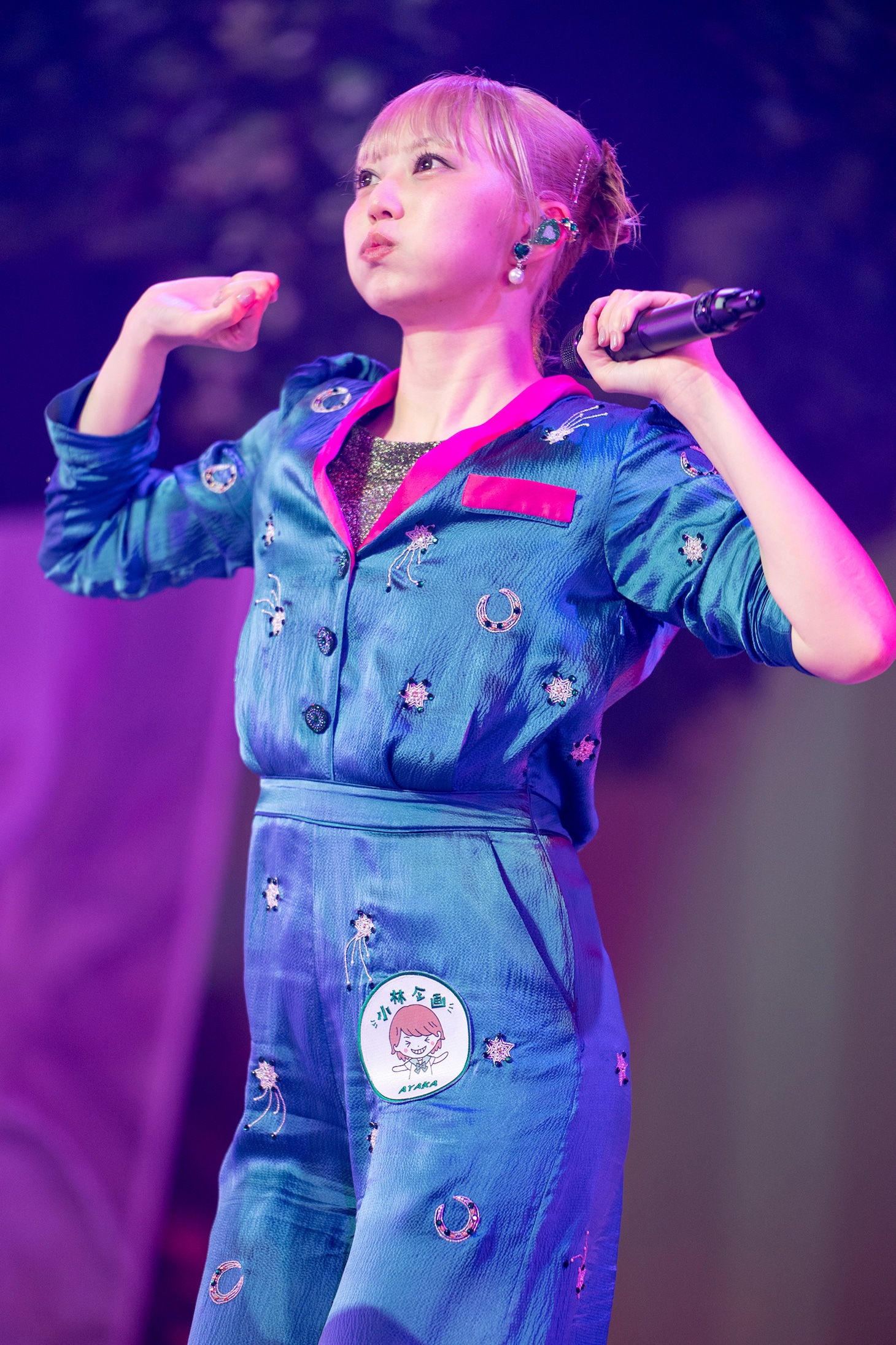 安本彩花