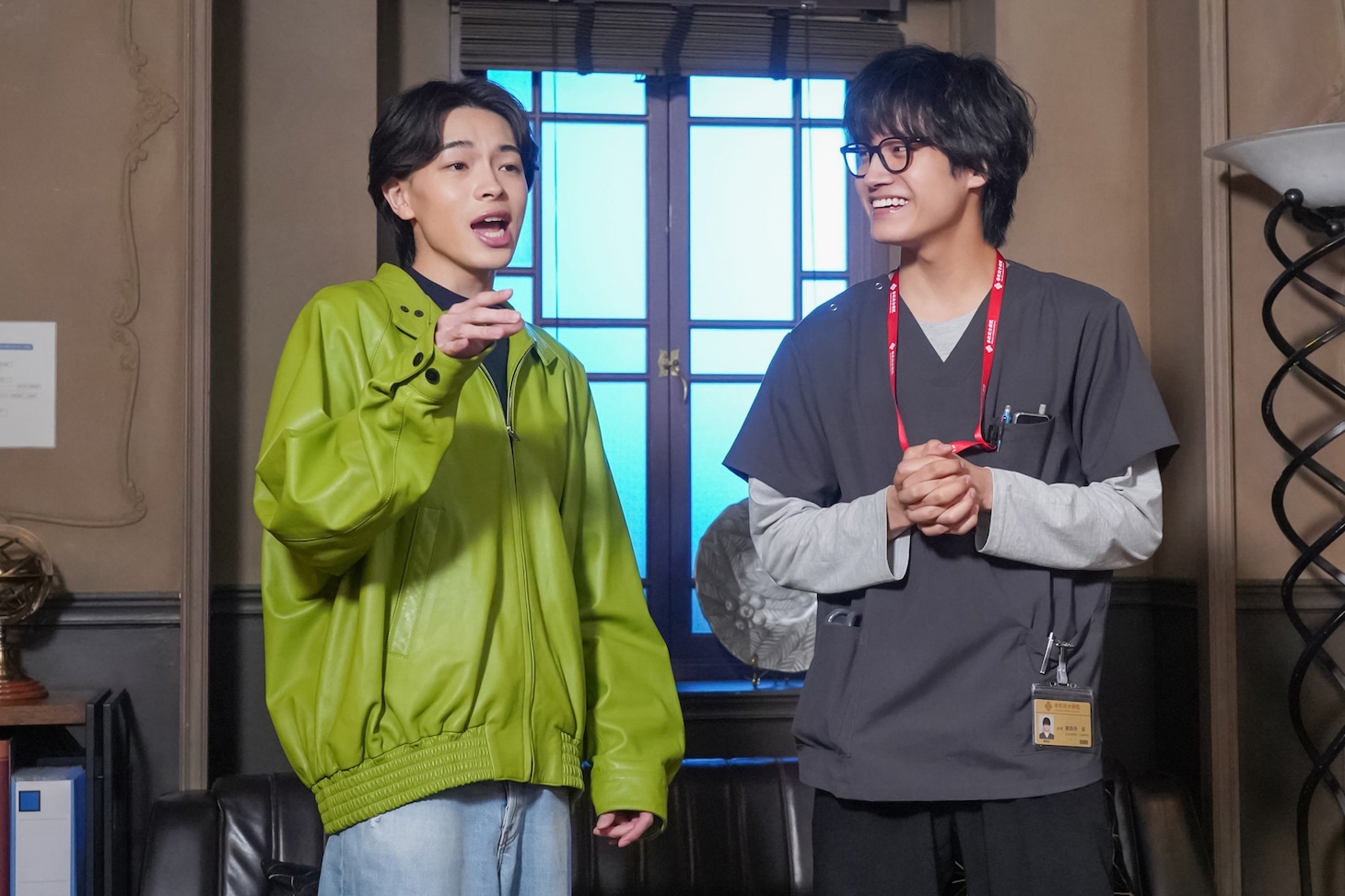 左からimase、佐野晶哉。