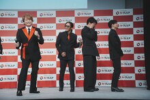 香取慎吾、数原龍友、片寄涼太、佐野玲於からなるBチーム。