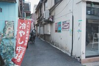 東京・戸越銀座商店街に掲出されている「Gen」広告看板。