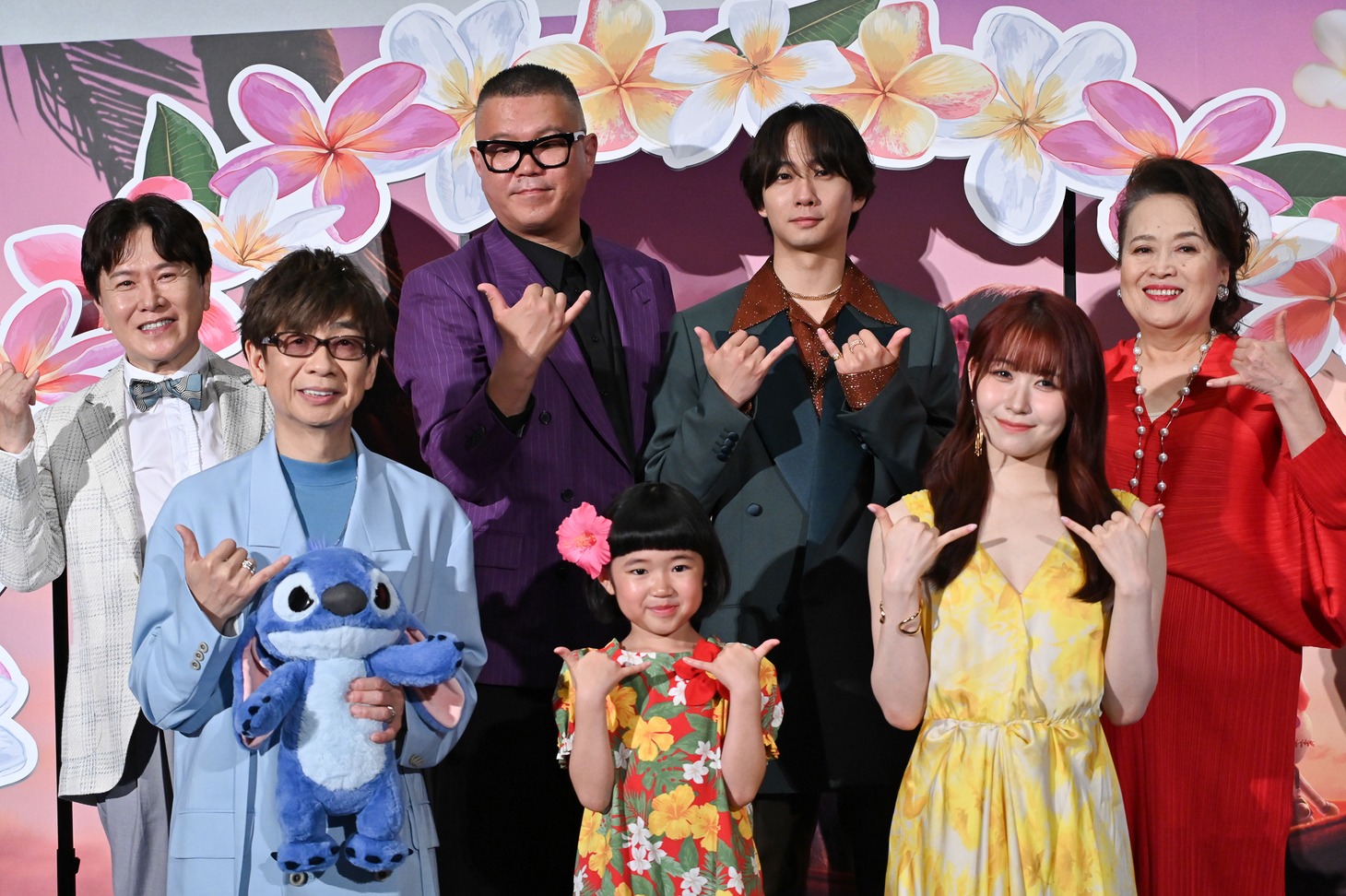 前列左から山寺宏一、永尾柚乃、MOMONA（ME:I）。後列左から三ツ矢雄二、長谷川忍（シソンヌ）、中村海人（Travis Japan）、渡辺えり。