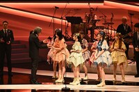「最優秀アイドルカルチャー楽曲賞」を受賞したFRUITS ZIPPER。©CEIPA / MUSIC AWARDS JAPAN2025