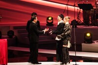 「最優秀国内オルタナティブアーティスト賞」「最優秀国内オルタナティブ楽曲賞」を受賞した羊文学。©CEIPA / MUSIC AWARDS JAPAN2025