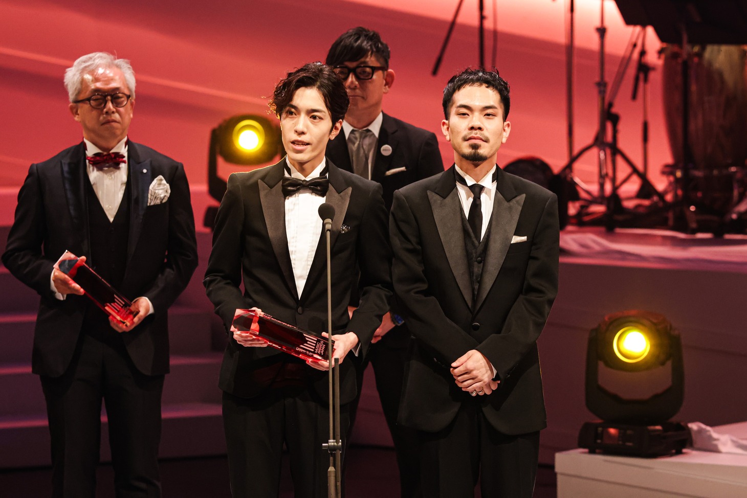 「ラジオ特別賞」を受賞した離婚伝説。©CEIPA / MUSIC AWARDS JAPAN2025