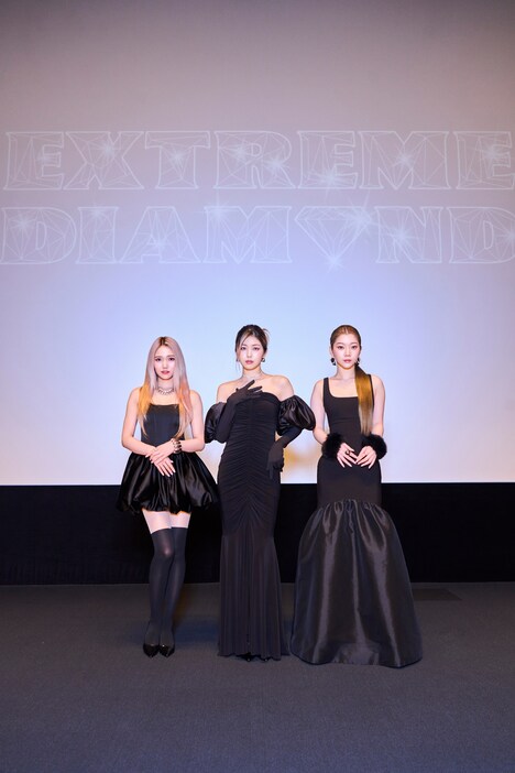 IS:SUE ©LAPONE GIRLS