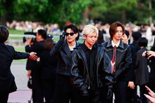 レッドカーペットに姿を見せたNumber_i。©CEIPA /MUSIC AWARDS JAPAN2025