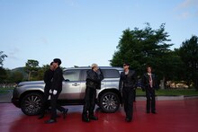 レッドカーペットに姿を見せたNumber_i。©CEIPA /MUSIC AWARDS JAPAN2025