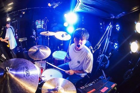 オグラユウタ（Dr, Cho / FOMARE）（Photo by RUI HASHIMOTO [SOUND SHOOTER]）