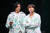 長妻怜央と阿部顕嵐。