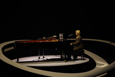 藤井風の「MUSIC AWARDS JAPAN 2025」でのステージの様子。©CEIPA /MUSIC AWARDS JAPAN2025