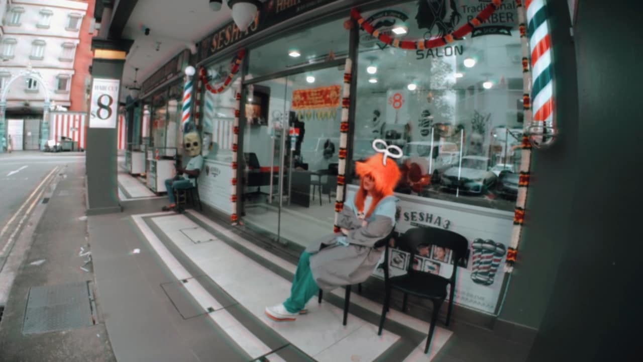 カメレオン・ライム・ウーピーパイ「Growing」MV公開、頭上で草がみるみる伸びる