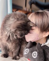 雫にゴツンをしてくることもしばしば。