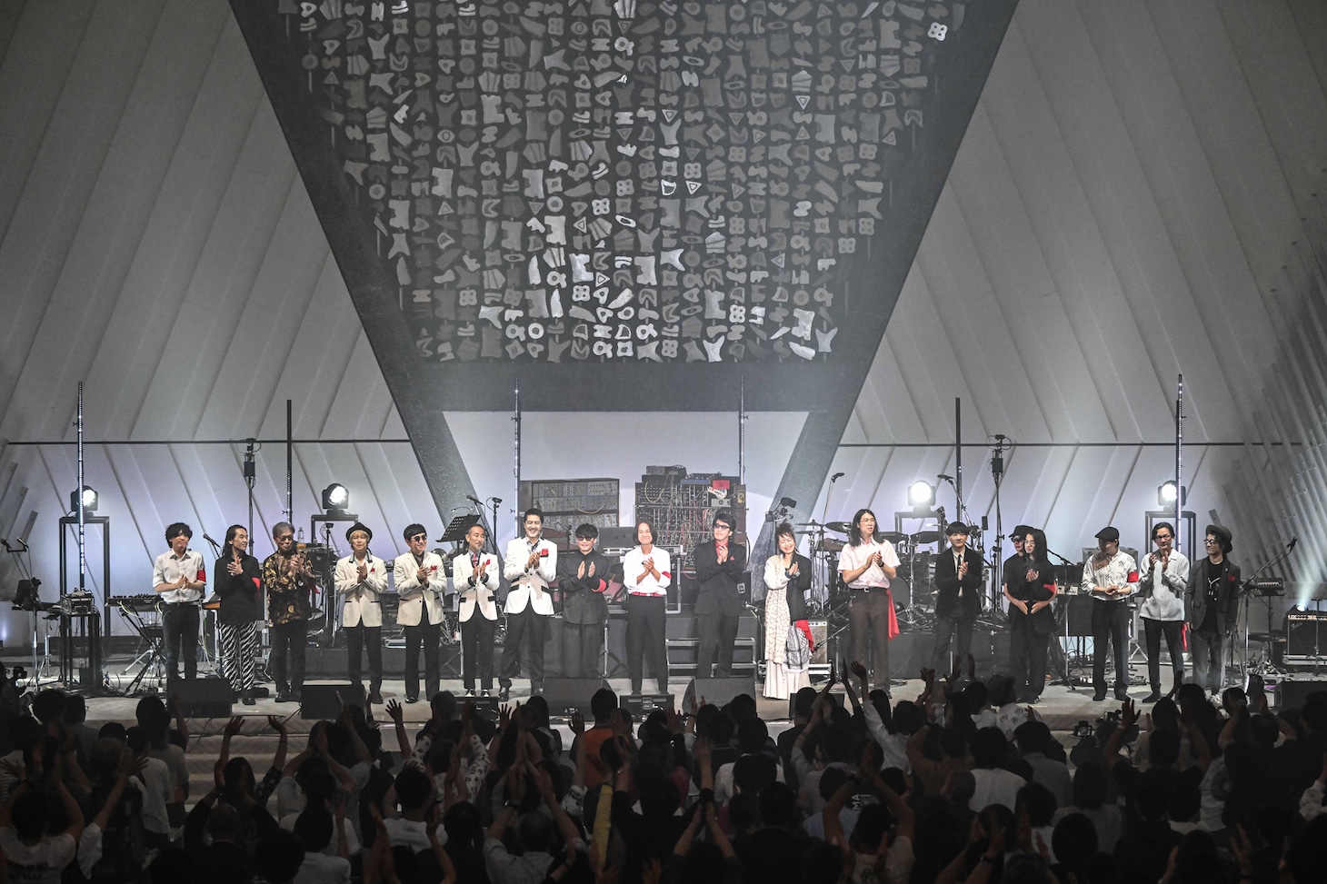 「MUSIC AWARDS JAPAN A Tribute to YMO - SYMBOL OF MUSIC AWARDS JAPAN 2025-」フィナーレの様子。　©CEIPA / MUSIC AWARDS JAPAN 2025