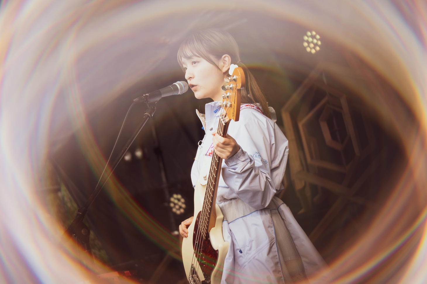 高橋芽以（Vo, G / LAUSBUB）