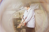 岩井莉子（G, Syn, DJ / LAUSBUB）