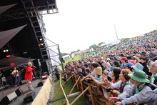 ハナレグミのステージの様子。