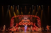 郷ひろみのツアー初日公演の様子。（撮影：大平晋也）