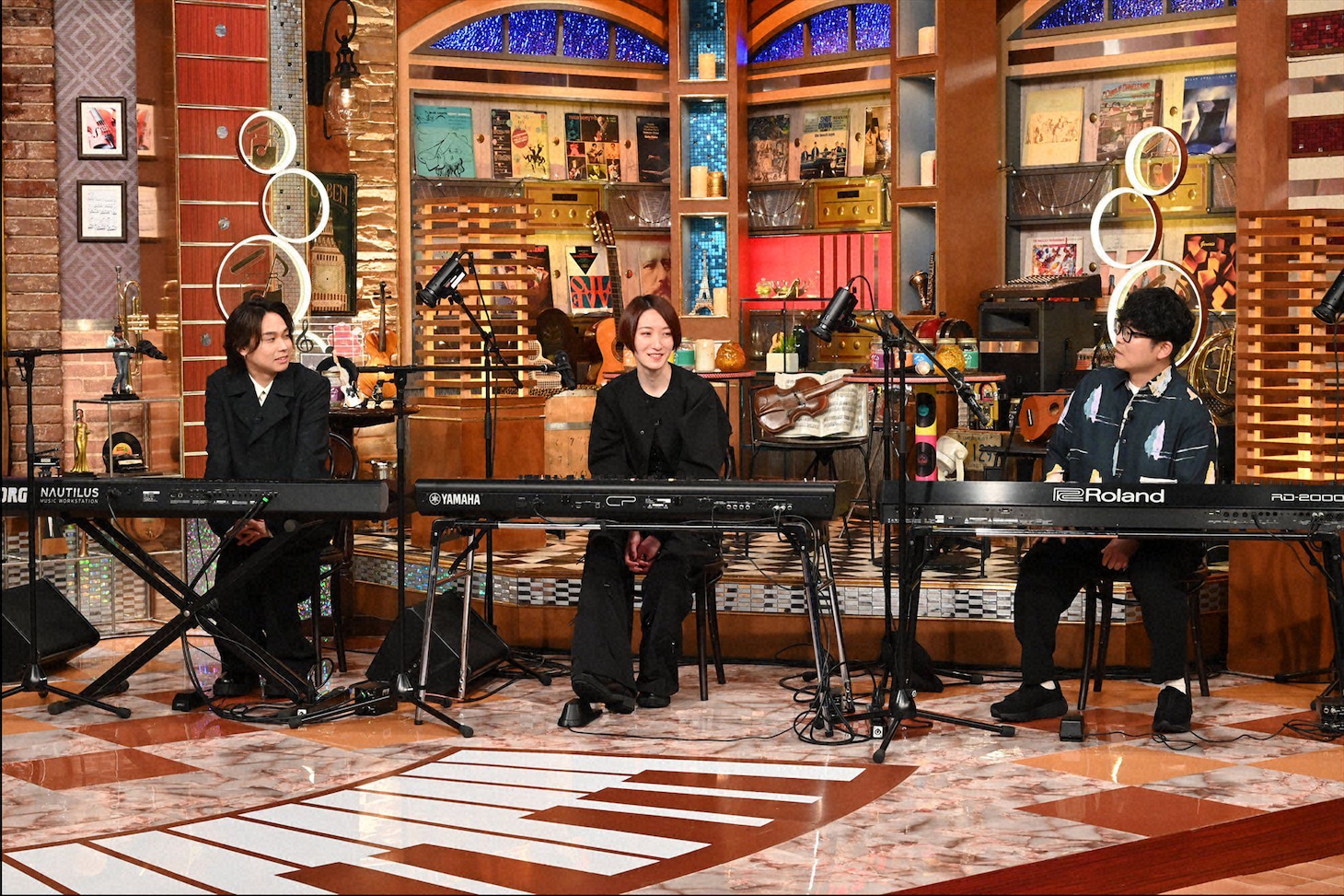 左から藤井怜央（Omoinotake）、日食なつこ、さかいゆう。©テレビ朝日