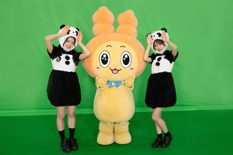 左から杏ジュリア（超ときめき♡宣伝部）、りろりろ、辻野かなみ（超ときめき♡宣伝部）。