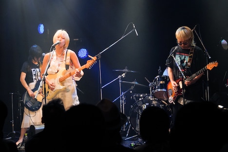 「岸本ゆめのワンマンライブ『おいでませ四半世紀』」の様子。（撮影：土屋恵介）