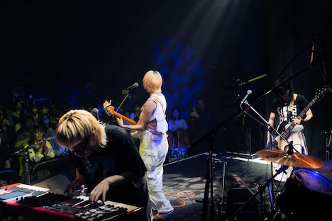 「岸本ゆめのワンマンライブ『おいでませ四半世紀』」の様子。（撮影：土屋恵介）