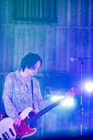 ニシマケイ（B, Cho）（Photo by Yu Hashimoto）